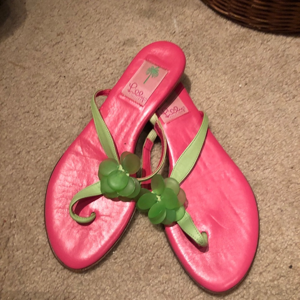 Lilly Pulitzer pink flat sandals w/ green flowers